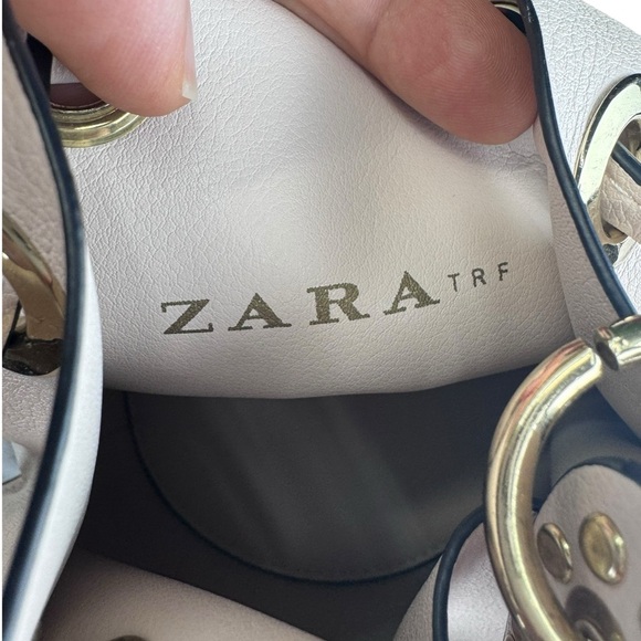 Cream and Gold Shoulder Bag with Pearl Embellished Handle - Picture 4 of 14